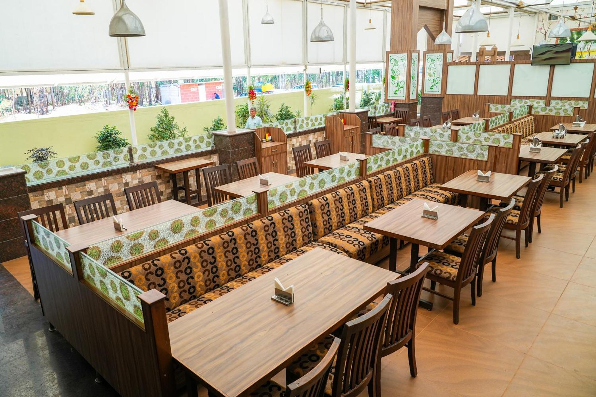 Sri Krishna Inn - Kempegowda Airport Bangalore Devanahalli Buitenkant foto