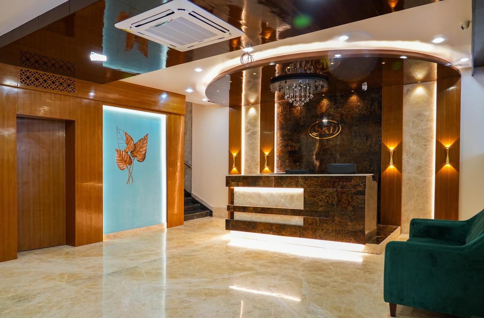 Sri Krishna Inn - Kempegowda Airport Bangalore Devanahalli Buitenkant foto