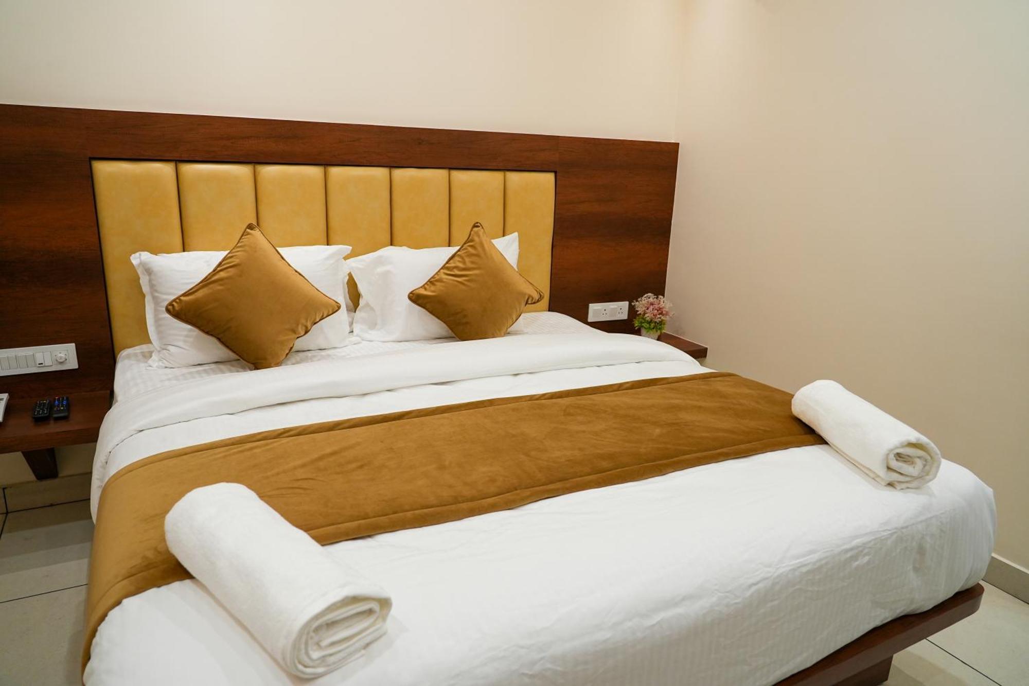 Sri Krishna Inn - Kempegowda Airport Bangalore Devanahalli Buitenkant foto