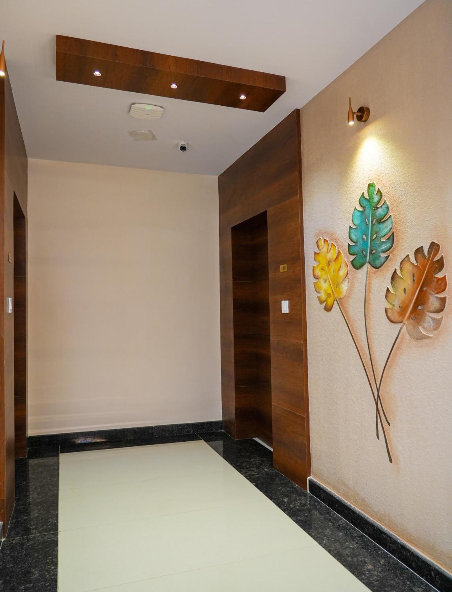 Sri Krishna Inn - Kempegowda Airport Bangalore Devanahalli Buitenkant foto