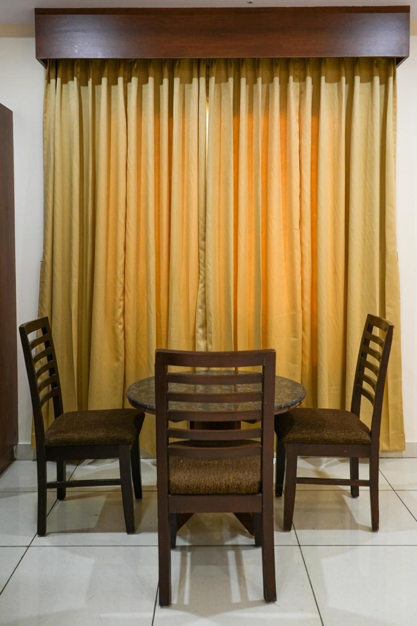 Sri Krishna Inn - Kempegowda Airport Bangalore Devanahalli Buitenkant foto