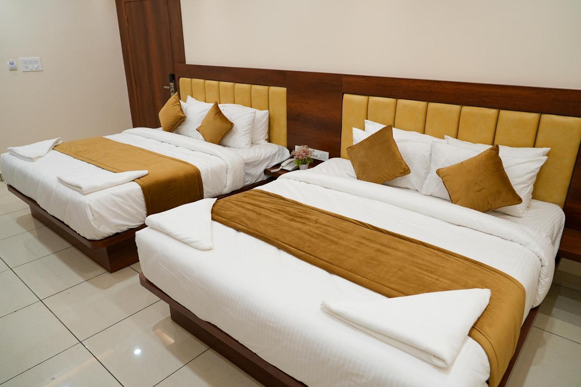 Sri Krishna Inn - Kempegowda Airport Bangalore Devanahalli Buitenkant foto